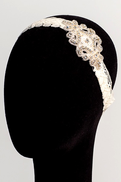 Ribbon with lace and brooch