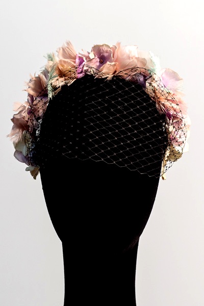 corona flores pastel con velo