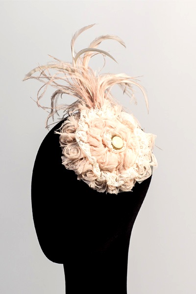 Rosetón nude y encaje