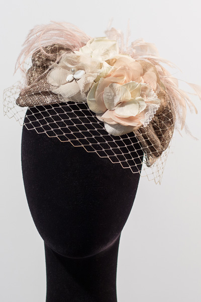 Casquete topos con beige