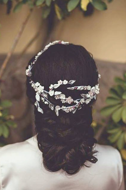 Corona en ramas blanco y plata