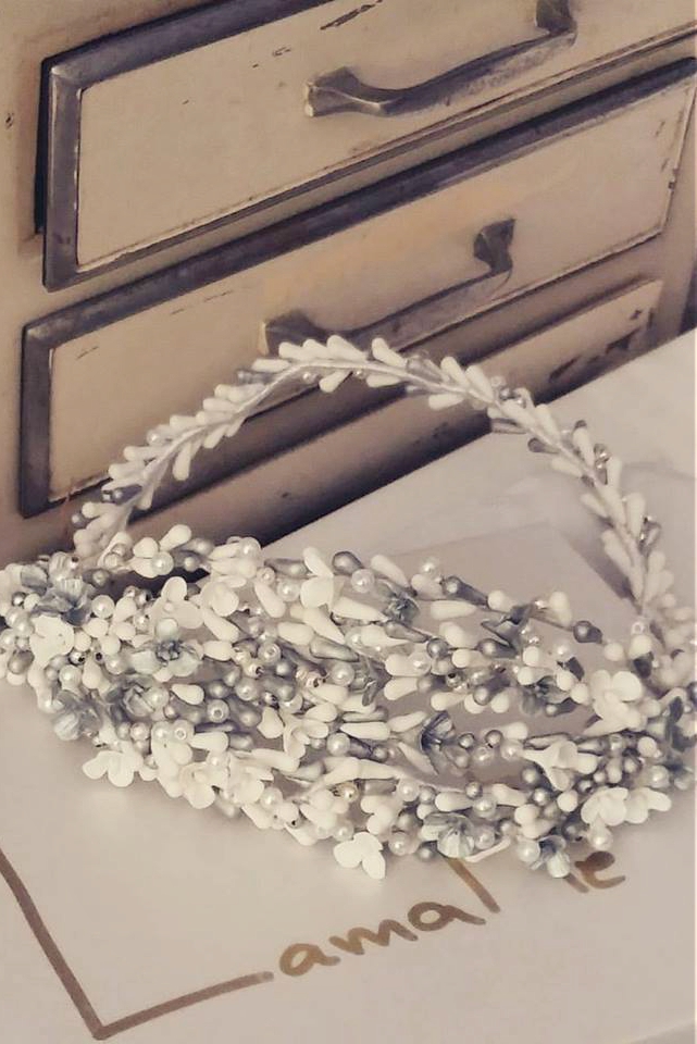 Corona joya blanco y plata