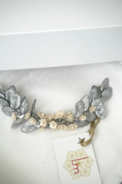 Fascinator or belt in silver and pearl
