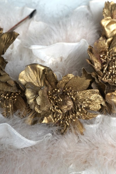 Corona de flores dorada - Imagen 3