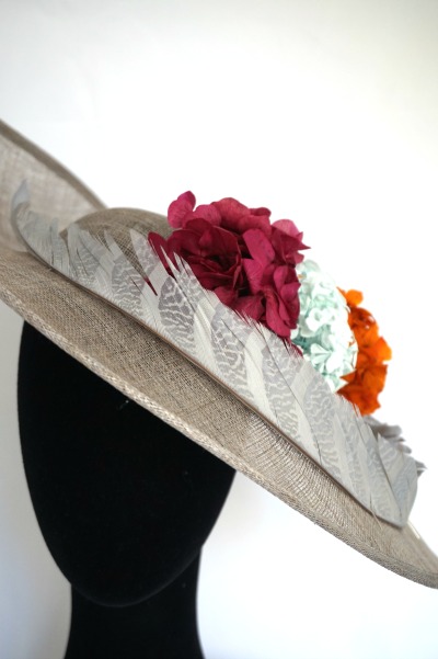 Pamela gris con hortensias