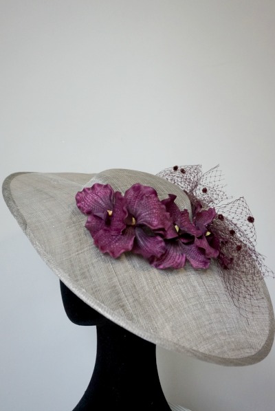 Pamela gris con flor berenjena - Imagen 3