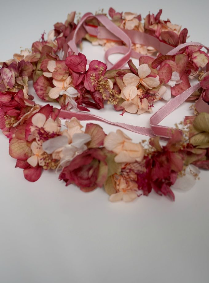 Crown with nude flowers