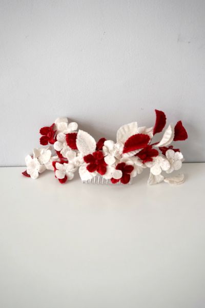 Tocado Terciopelo blanco y cereza