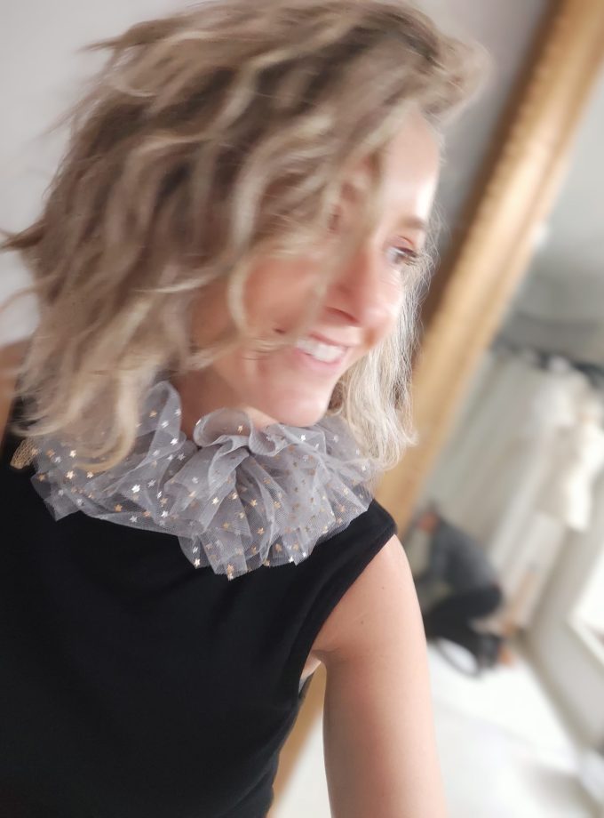 Cuello Plisado Gris