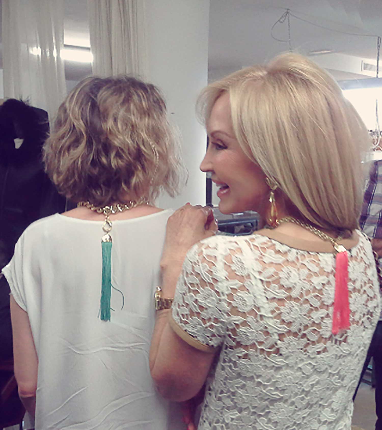 Pack Regalo de Collar con borlones de colores - Imagen 2