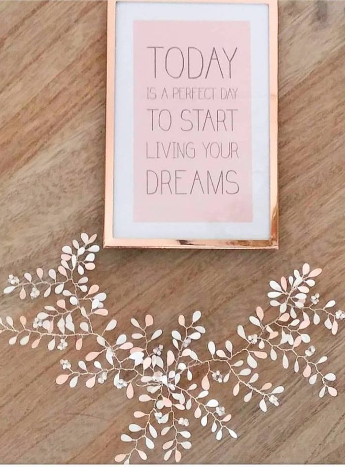 Tocado esmalte rosa y blanco