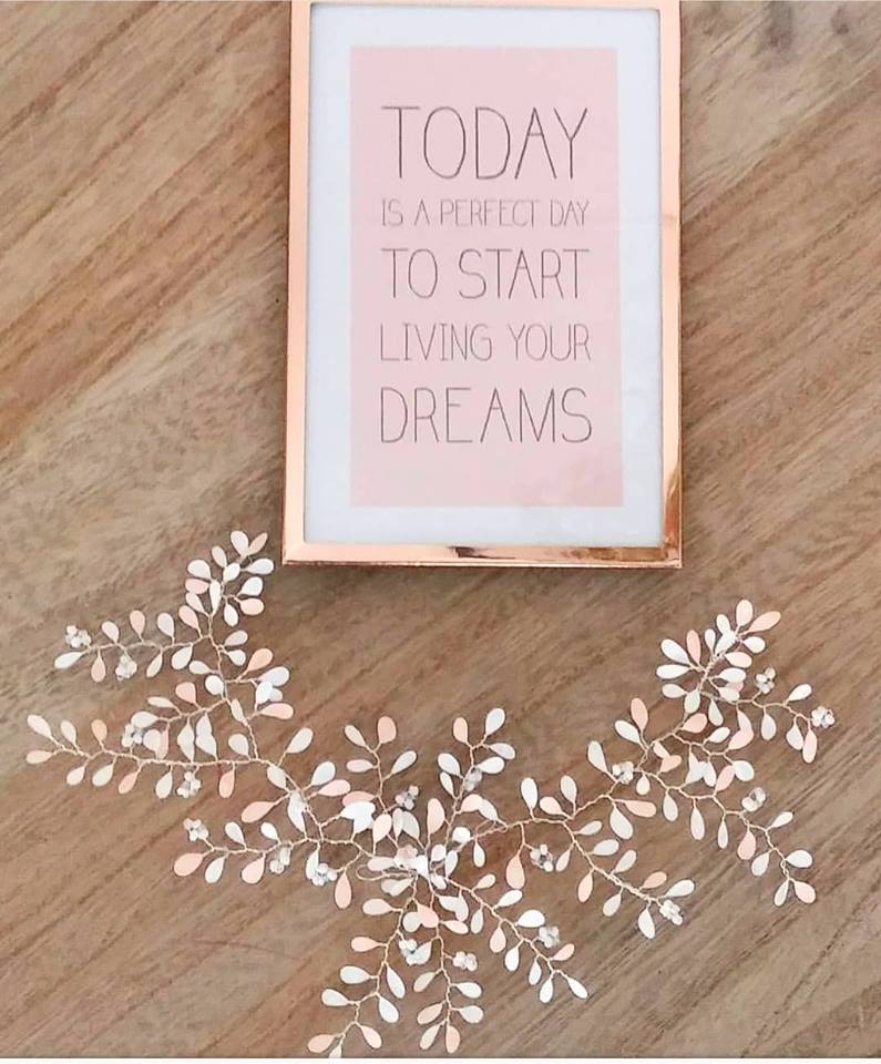 Tocado esmalte rosa y blanco