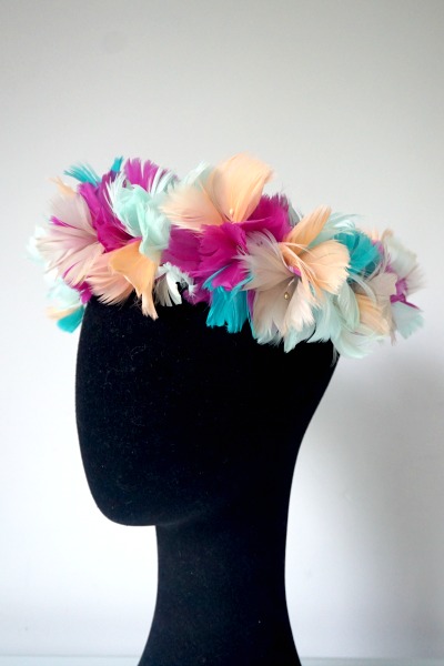 Happy crown of feathers! - Imagen 3