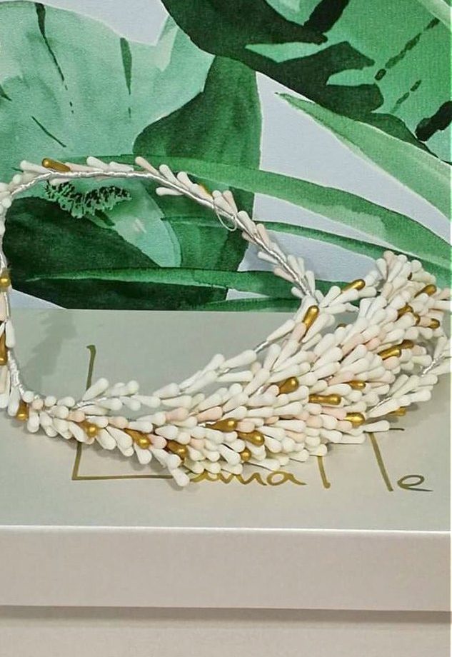 Corona de semillas blanco, dorado y nude