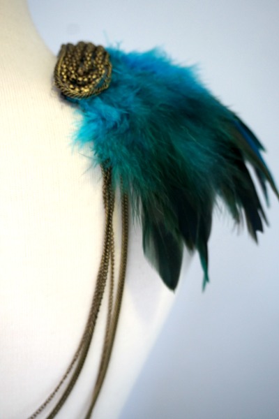 Back necklace with turquoise shoulder pads - Imagen 3