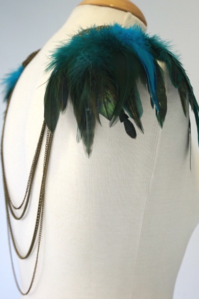 Back necklace with turquoise shoulder pads - Imagen 4