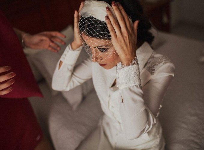 Diadema de Plumas Artemisa con velo