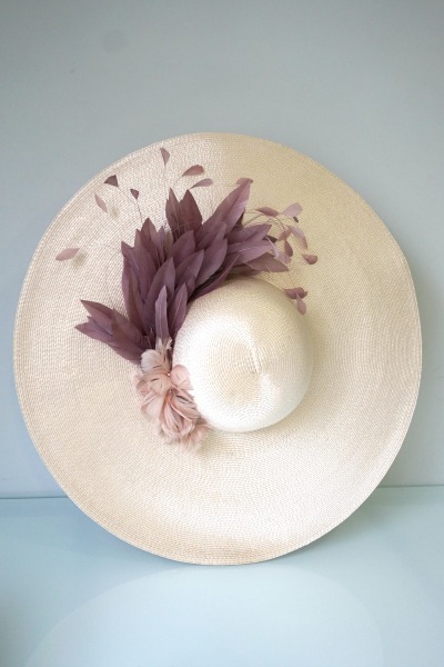 Pamela beige con plumas malva empolvado - Imagen 4