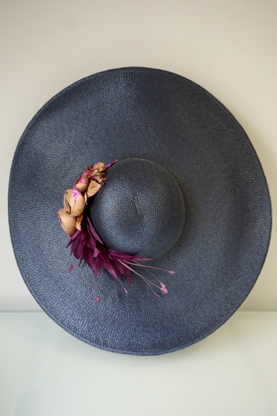 Pamela marino con flores nude y buganvilla - Imagen 3