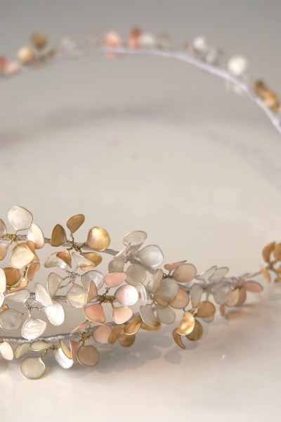 Tiara de esmalte de colores