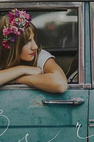 Tiara dorada con flores bohemian