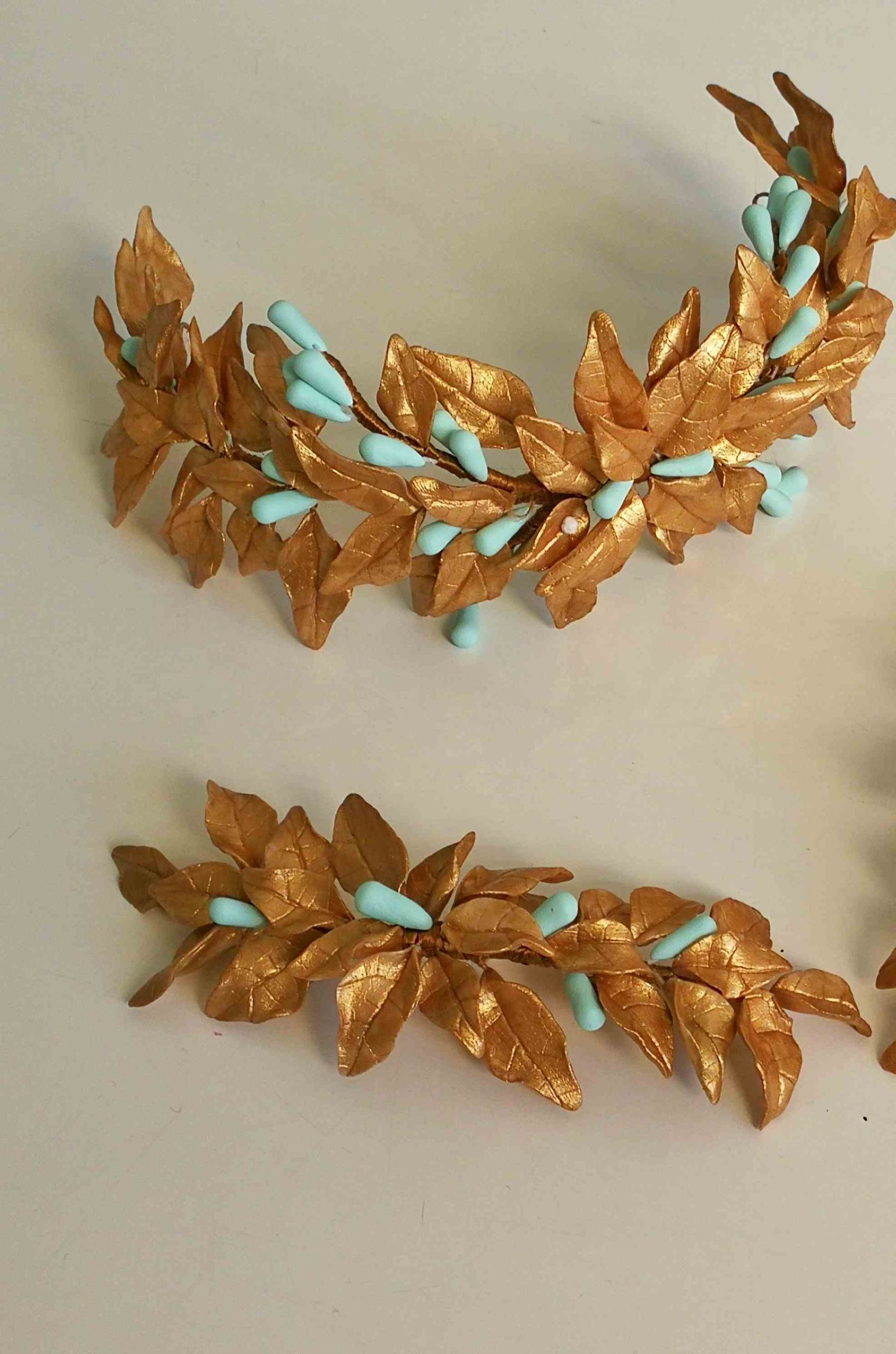 Tocado y hombreras golden y mint - Imagen 2