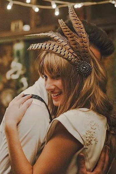 Tocado de plumas con broche vintage