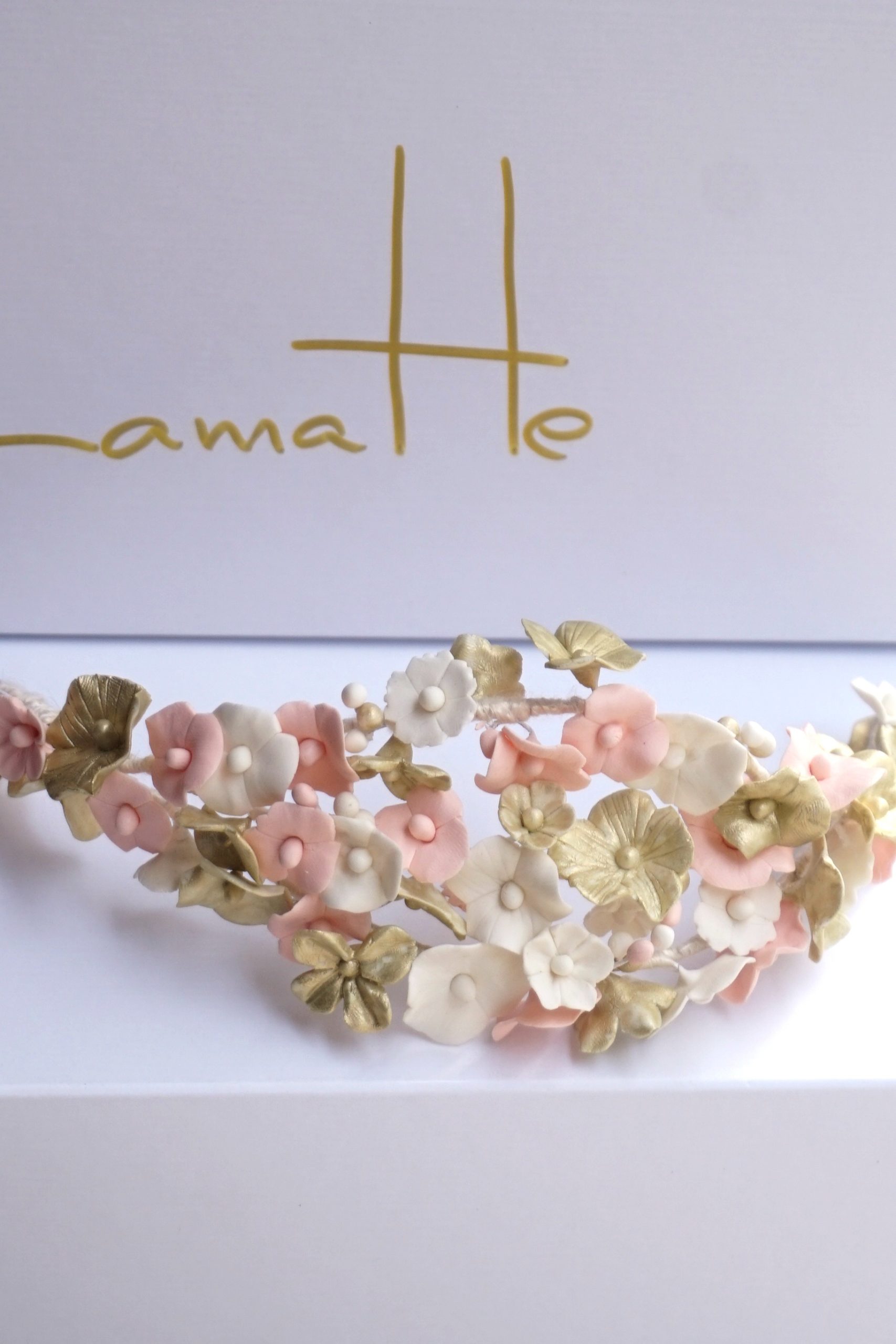 Porcelain fascinator roman ellipse