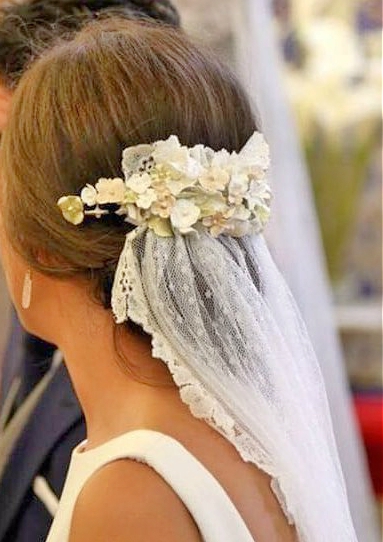 Tocado en verdes y cobre