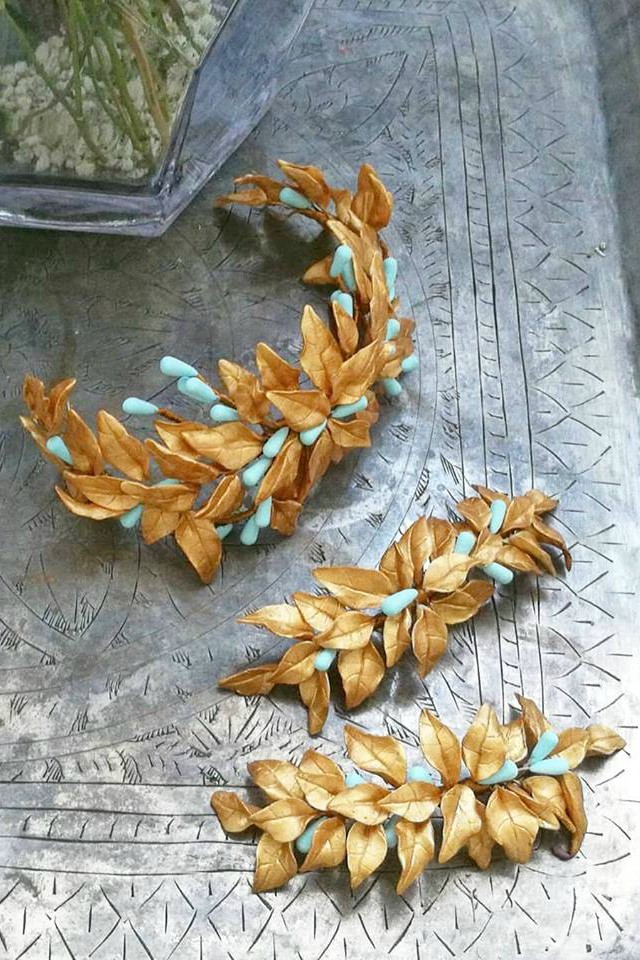 Tocado y hombreras golden y mint