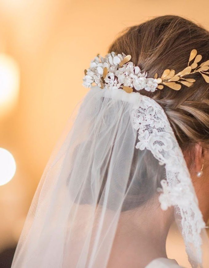 Tocado de flores de esmalte