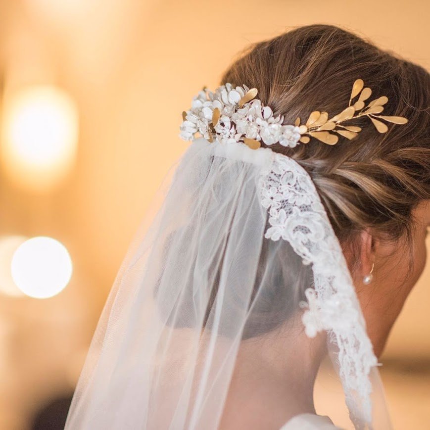 Tocado de flores de esmalte