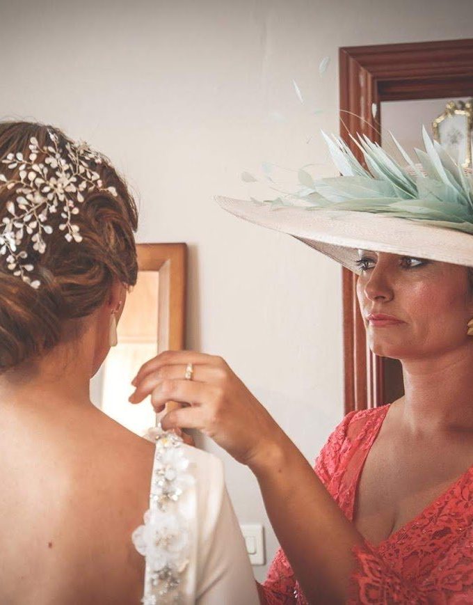 Tocado de esmalte novia blanco