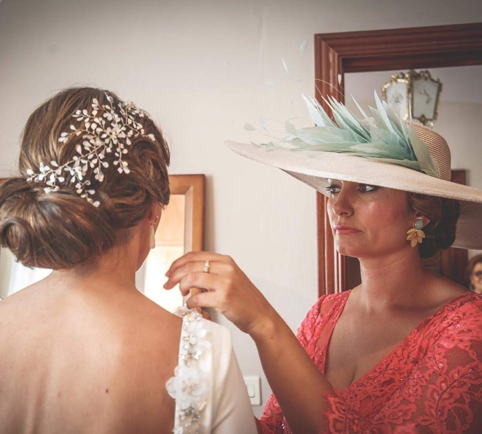 Tocado de esmalte novia blanco