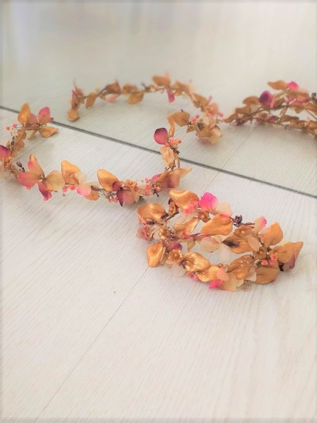 Corona y tocado de novia con flores Valentina - Imagen 4