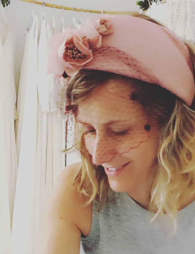 Diadema vintage con flores de gasa