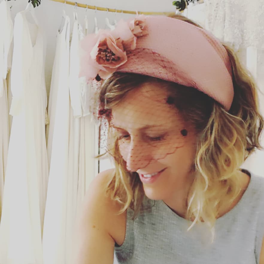 Diadema vintage con flores de gasa