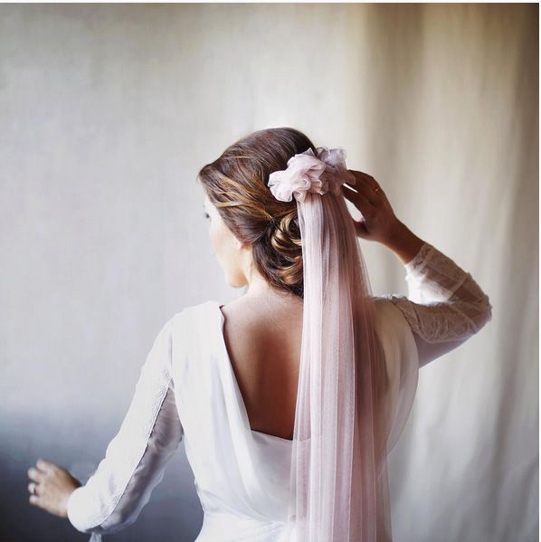 Silky, dusty pink wedding veil - Imagen 3